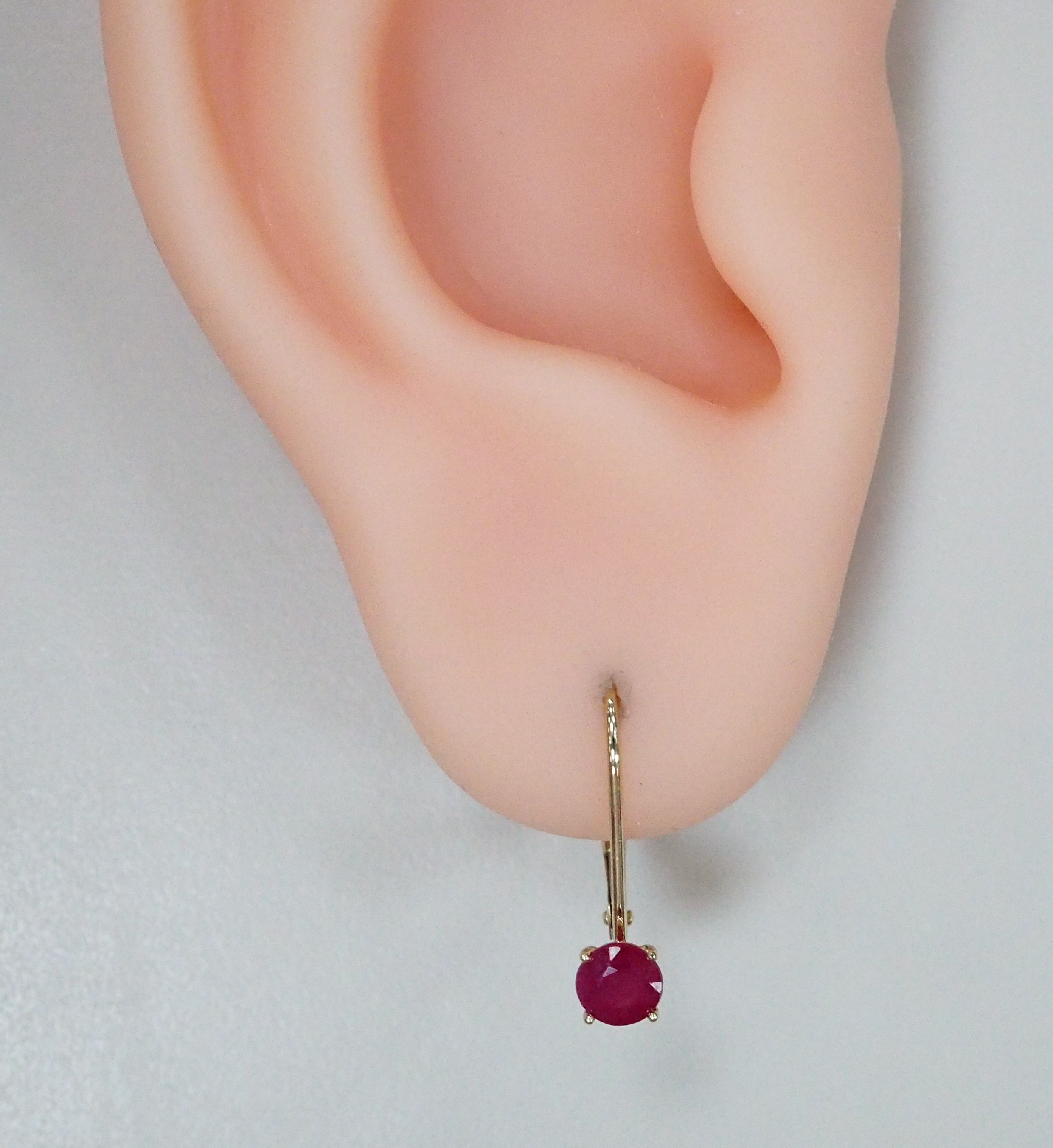 Серьги из желтого золота с рубинами